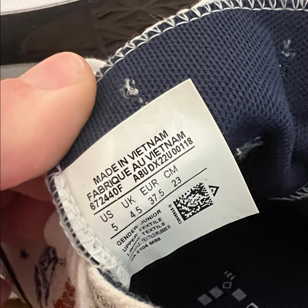 Converse Kids' camp print low tops kids size 5 women’s 7